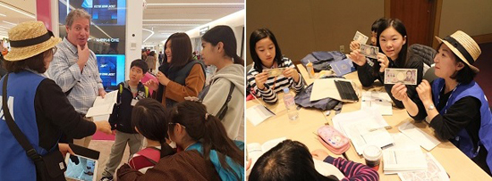 청소년들이 코엑스를 방문한 외국인을 인터뷰하는 모습(왼쪽)과 직접 환전한 엔화를 보고 있다.
